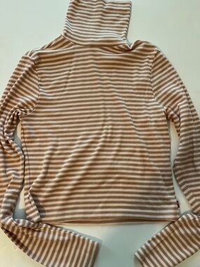 NWOT Levi’s Striped Turtleneck Long-Sleeve shirt in tan, cream, & pink